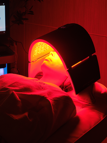 Woman undergoing LED Light Therapy at Wunderskin